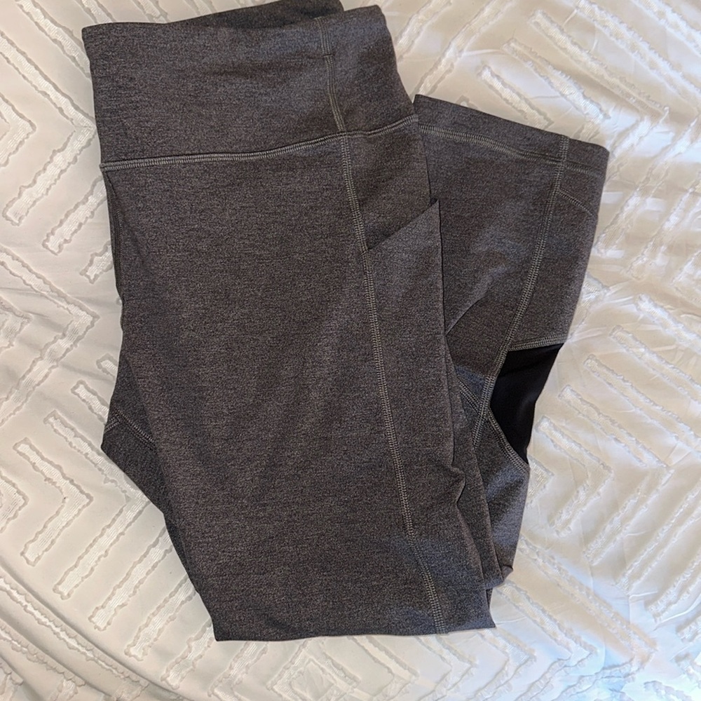 BARELY WORN LULU PACE RIVAL 7/8 LEGGING WITH POCKETS